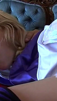 Erkek arkadaşımla üçlüm. Azgın penisleri emmeyi seviyorum!