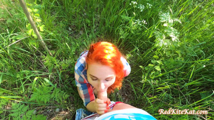 Red KiteKat: Ragazzina succhia un grosso cazzo e un creampie orale fuori...