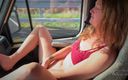 Max &amp; Annika: गाड़ी चलाते समय यात्री सीट पर ह्यूज ओगाज़्म के साथ आत्ममुग्धता