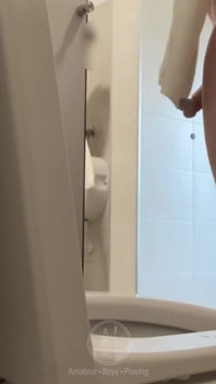 Pomocná ruka na veřejných toaletách – téměř chyceni