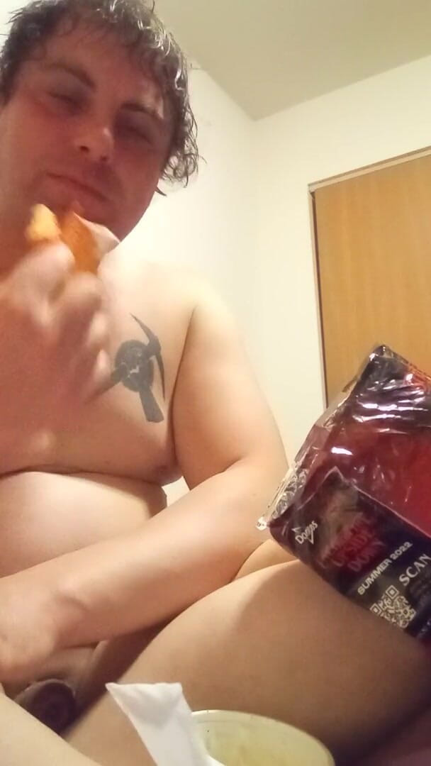 JG Risk: doritos khaana aur nagn chaay pina