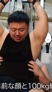 Japon kaslı adam asyayı gıdıklıyor