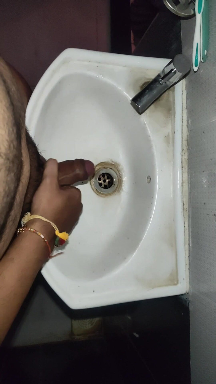Joystoy: Il ragazzo sexy indiano tradisce un video virale