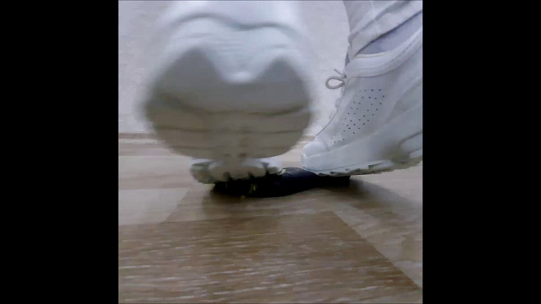 Goddess Lina: Богиня Ліна розчавлює баклажани