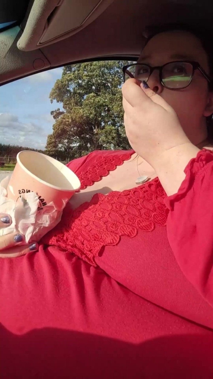SSBBWLadyBrads: Un altro ripieno di gelato sSBBW
