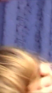 Carla caresse la bite de son patron sur sa chatte avant de la fourrer à l'intérieur