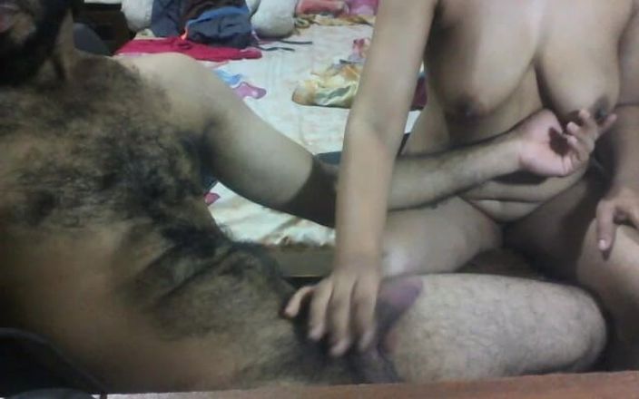 Arabicqueen: Un jeune couple excité baise pour la première fois chez...