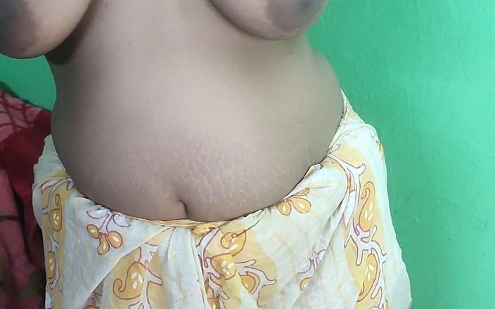 Sexy Indian babe: 德西孟加拉美女在共享和绿色胸罩中指法和展示大屁股。