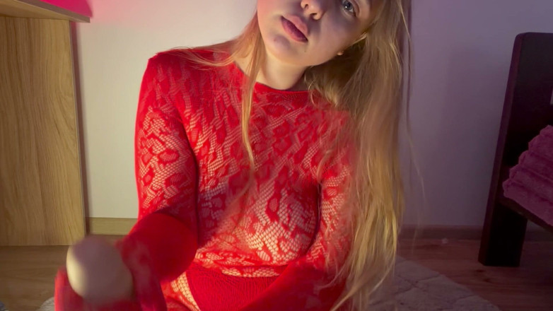 Jucie Lussie: Em Um Terno Vermelho De Malha De Corpo Inteiro