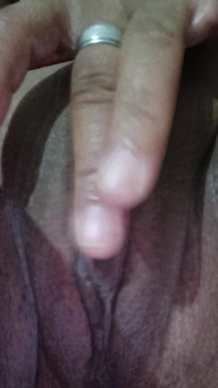 Jacke24: Jungfrau masturbiert