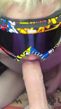 Snowboarder Lo Chupa