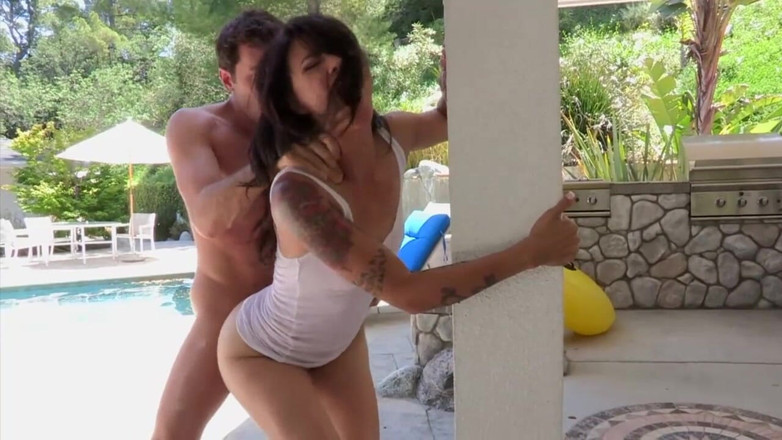Milf in Love: Aventura profunda con un extraño