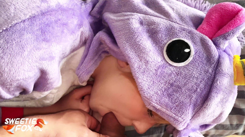 Sweetie Fox: Teenager nel Kigurumi succhia e fa sesso hardcore dopo il...