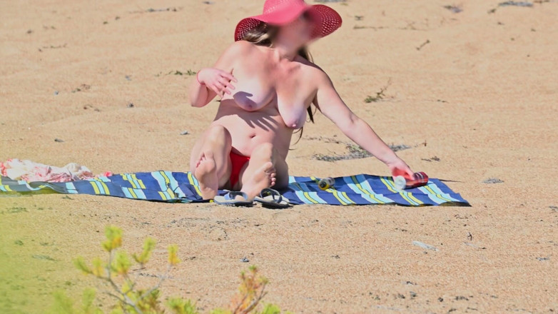 Leyla: Just Look What I Filmed on the Beach