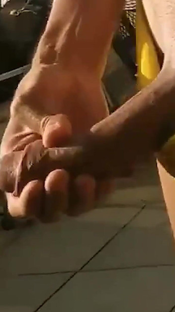 Vida Noite: 妻がヌーディストビーチハウスでチンコをしゃぶる