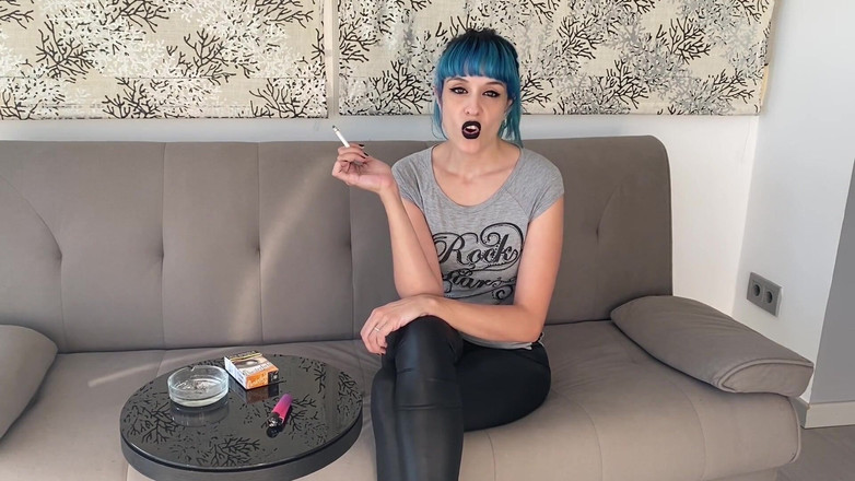 Candystart Videos: Instrucțiuni de masturbare în timp ce fumez cu numărătoare inversă