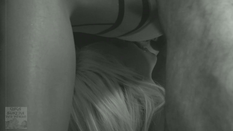 Chica Suicida DVD: Klassieke twee hete dames berijden om de beurt de lul...