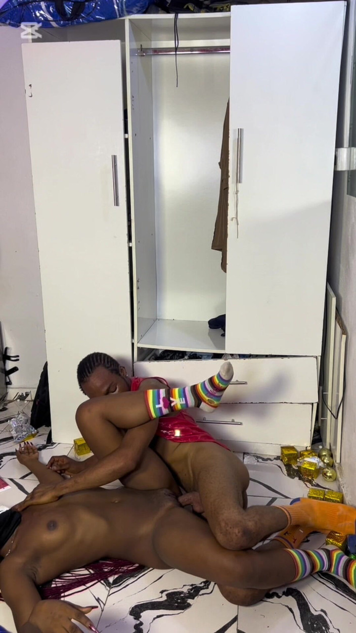 Africagirl: Murzynka BBW potrząsa swoją wielką dupą na swoim czarnym kutasie