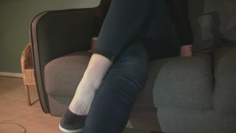 MisS Angel: Sitting on the couch, blue jeans