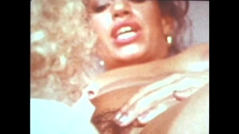 The Unforgettable: वैनेसा और मार्लीन गेंदों से खेल रहे हैं