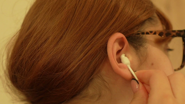 AmayaMori: I Clean My Ears with a Cotton Swab and Show...
