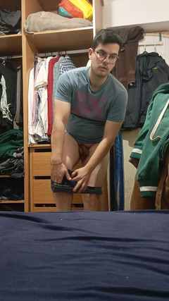 A large Portuguese dick: Spogliati