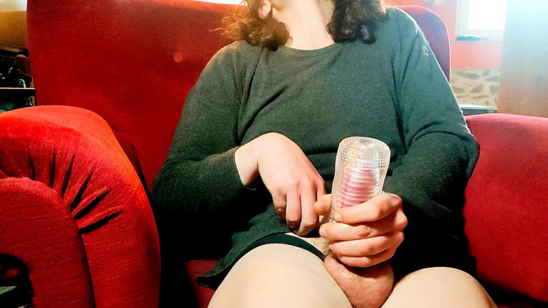 Sara B: Kongkek mainan di sofa saya