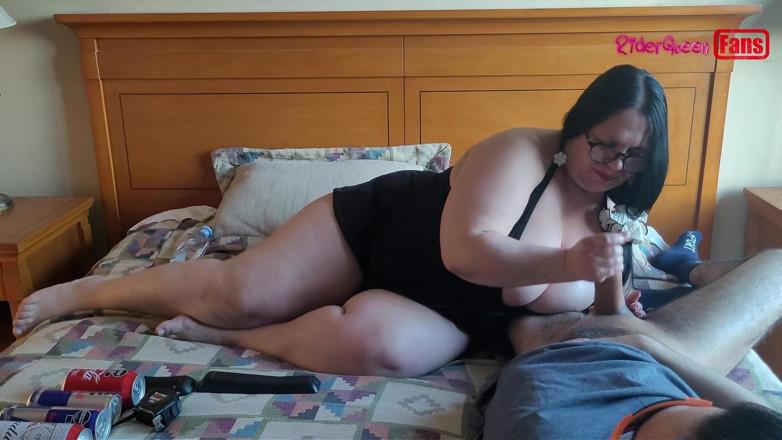 Riderqueen: Batang besar vs minuman tenaga - video untuk peminat