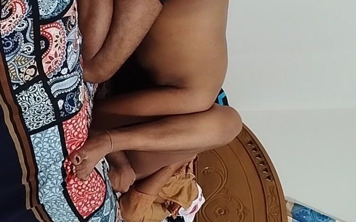 akashprimex790: Sexiga blondiner Bhabi förstör fittor i grov orgie med sin...