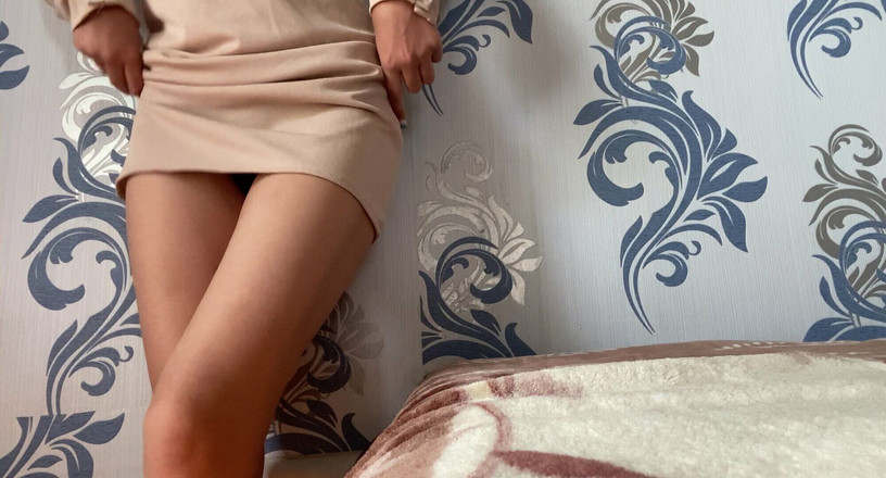 Alexa Holly: Гаряча повія мастурбує свою піхву в еротичній сукні