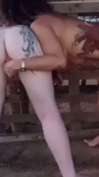 Nehir kıyısındaki bir kabinde güpegündüz seks yaptık