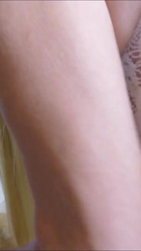 Een Dildo Neuken Met Vuile Praat in Een Bodystocking Zonder Kruis