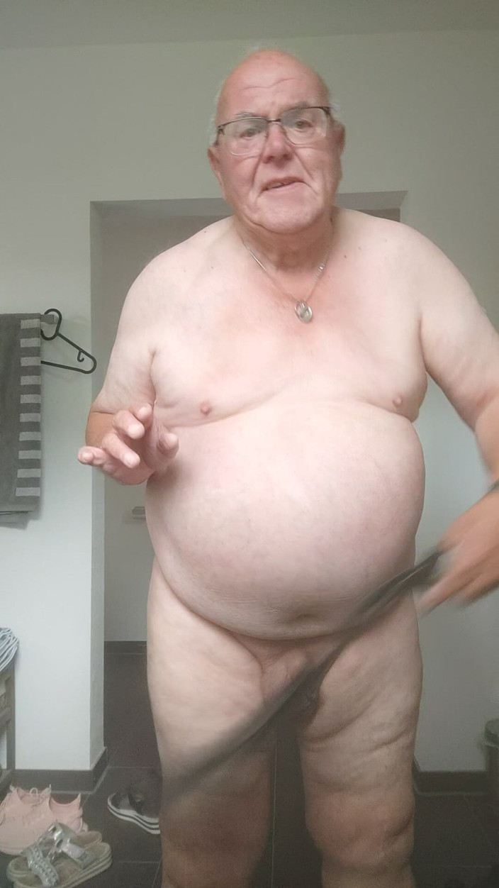 Karlchengeil: Mais chicotes deliciosos no meu corpo