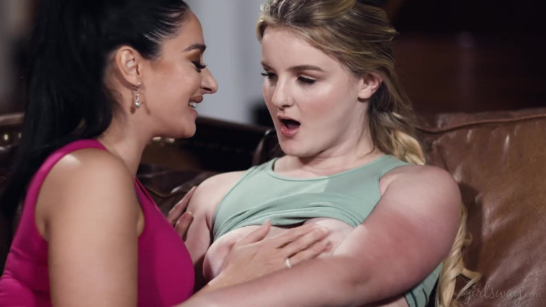 Girlsway: Girlsway — Еліза Івз з'являється не в тому будинку, MILF Шіна Райдер перетворює догляд за дітьми на ножиці