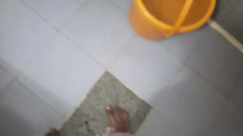 Wheyincognito: Onanerar i badrummet på morgonen