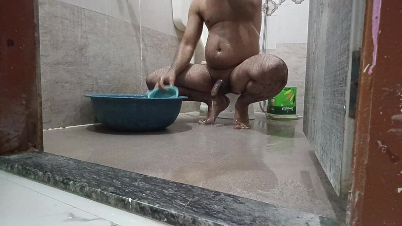 LovedSunsine1990: Aku selalu bugil di kamar mandi.