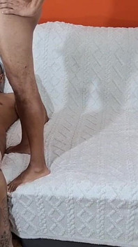 Doi bărbați fac baie cu spermă în tatuaj
