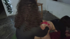 SugarPose: Cassandra o călărește și o pleznește pe Jasmine