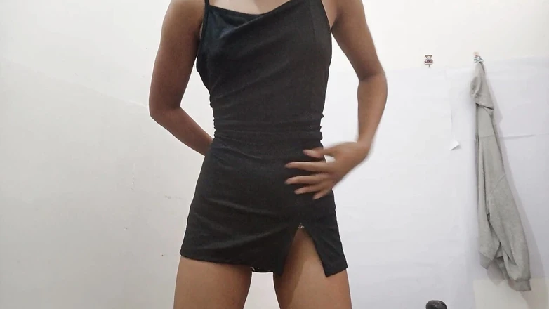 desigirl93: Madura fica sexy nua mostrando seus peitões enquanto está sozinha