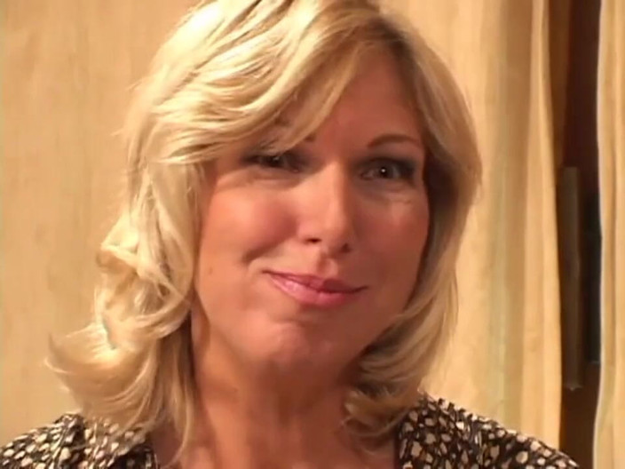 Milf in Love: Blonde milf loves the big dick in pussy in mouth