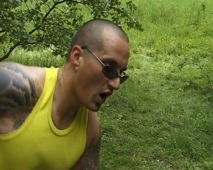 BB Video - Old School: Немецкая зрелая блондинка-толстушка с большими сиськами на улице в любительском видео