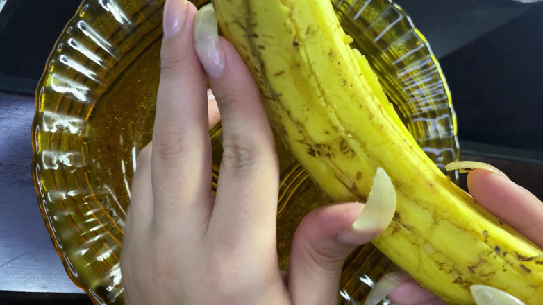 Goddess Li: 긴 자연 손톱과 바나나