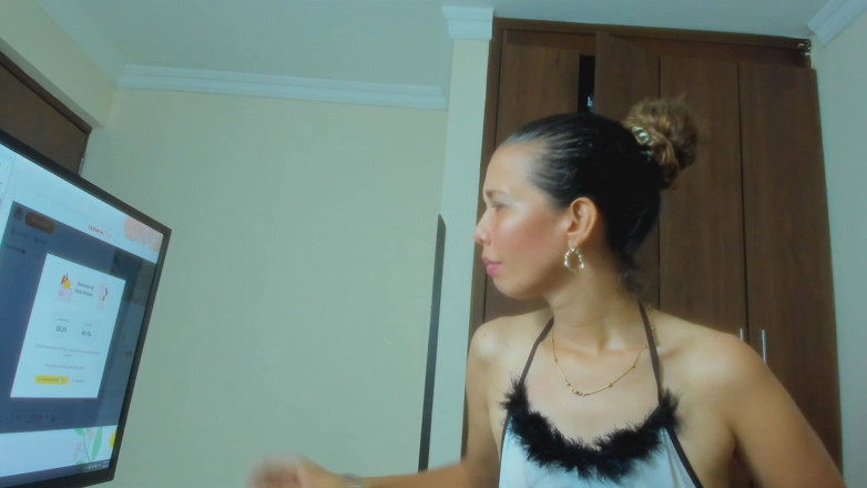 Latin webcam: Una Latina Con Grandi Tette Vuole Essere Scopata E Dominata...