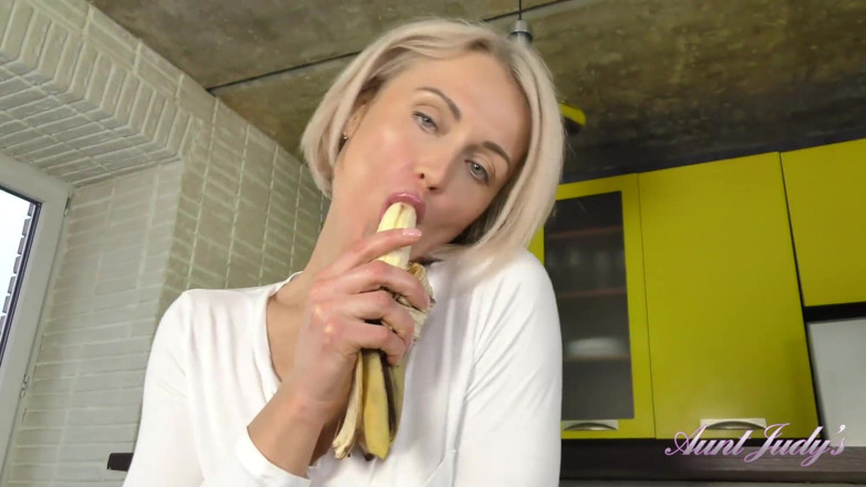 Aunt Judy's: TetaJudys - chutná kuchyňská svačina s 40letou super-milfkou Natie