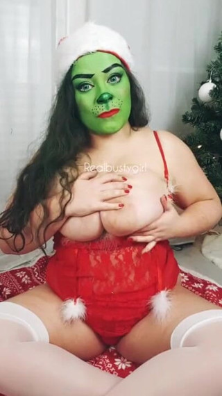 Real busty girl studio: Миссис грудастая Grinch сквиртует с большим дилдо
