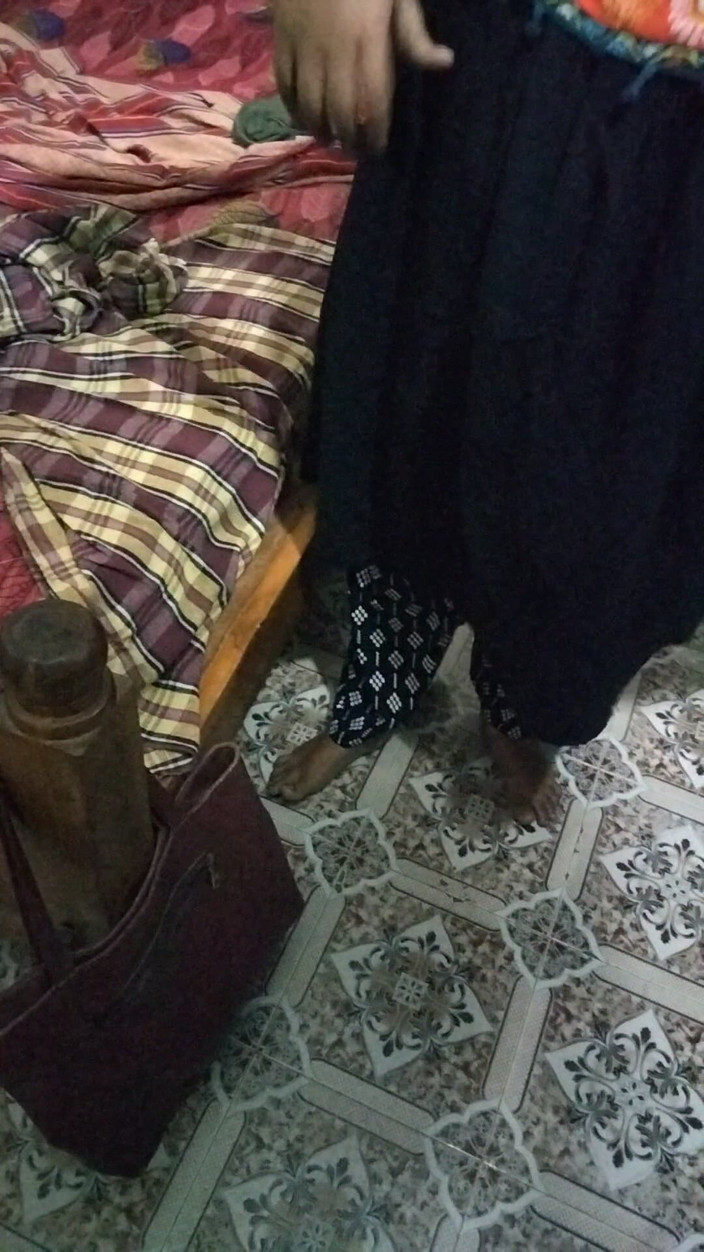 Tamil lesbian: Seins toucher, conversation torride