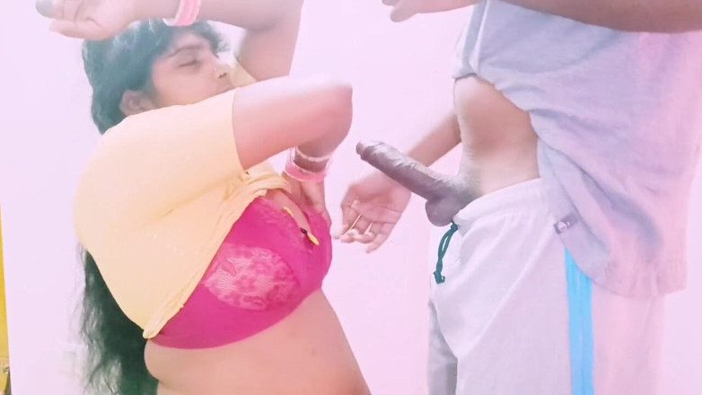 Telugu honey lips: Sexe indien. Une belle-mère desi en sari rouge baise malheureusement...