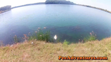 Pee Adventures: Показ сисек на улице и имеет много напитков для напитков.