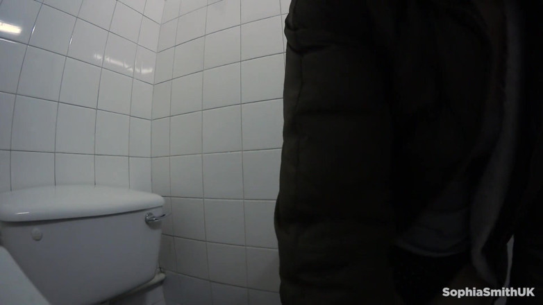All Sexy Vids: Pișare la vestiare