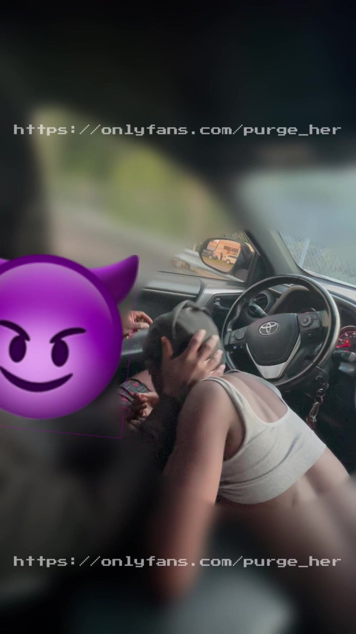 Purge_her: Autos Fahren Vorbei, Während Sie Meinen Schwanz Lutscht